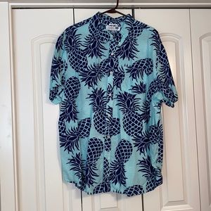 Men’s Old Navy button up short sleeve shirt, pineapple print in blues.